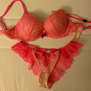 Victoria’s Secret 32c bra & s panty set